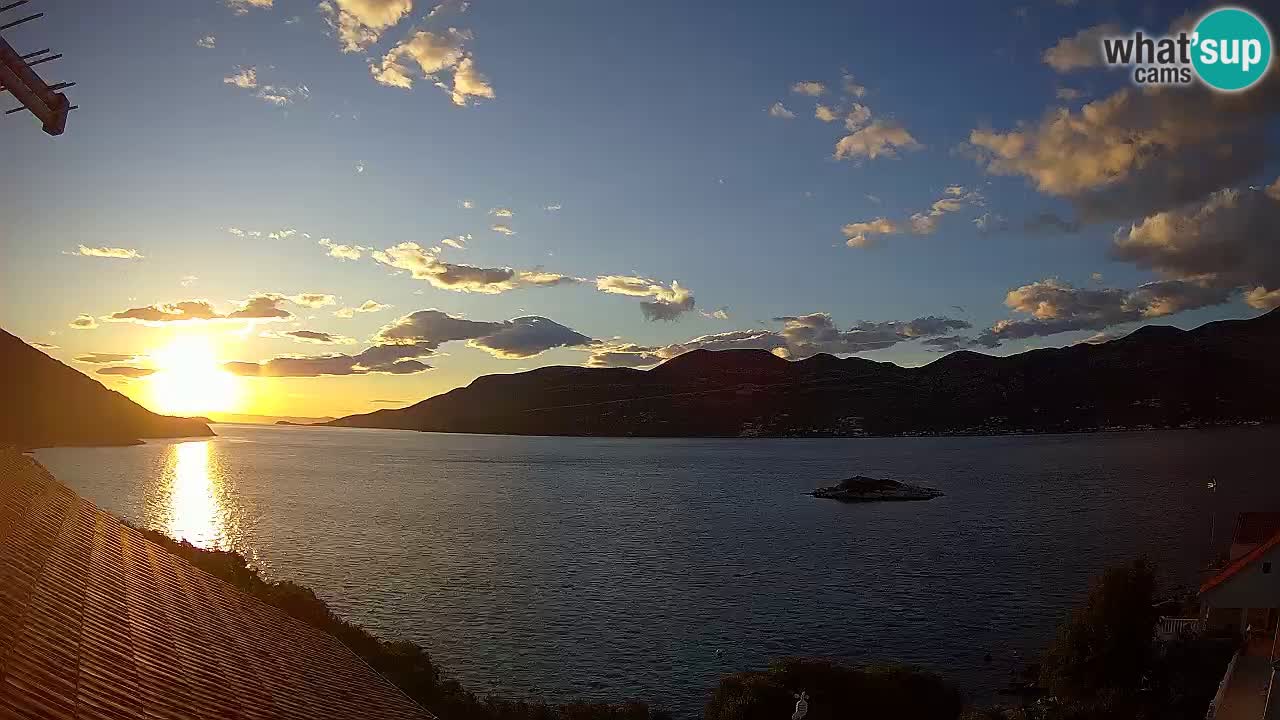 Korčula spletna kamera v živo – Tri Žala pogled na Pelješac