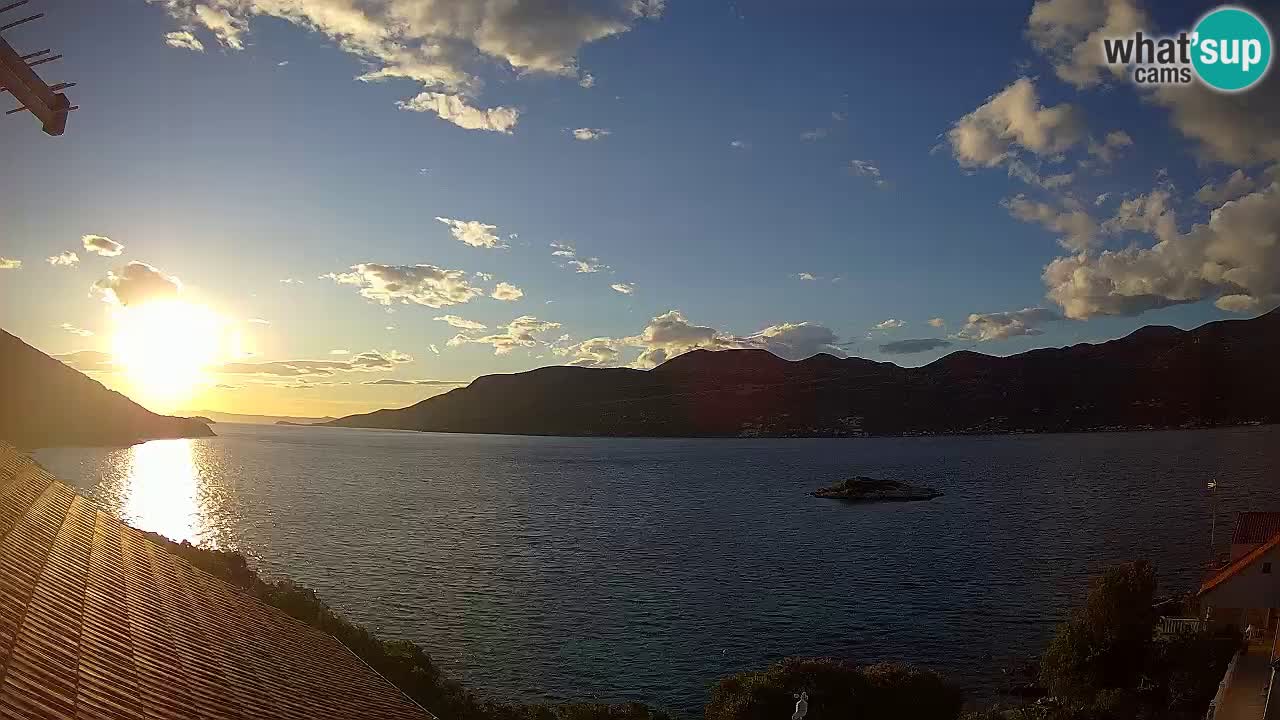 Korčula spletna kamera v živo – Tri Žala pogled na Pelješac