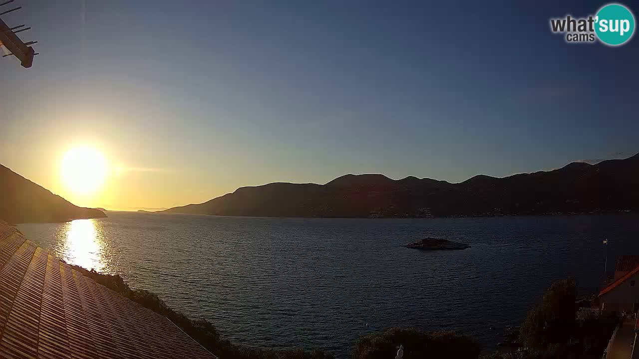 Korčula spletna kamera v živo – Tri Žala pogled na Pelješac