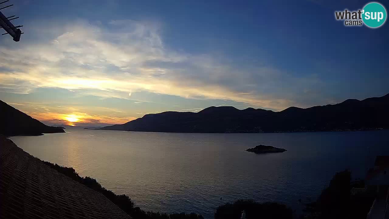 Korčula spletna kamera v živo – Tri Žala pogled na Pelješac