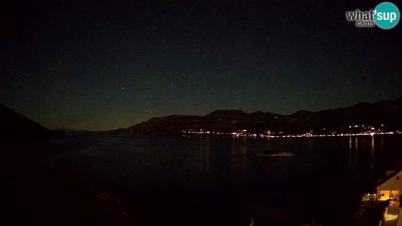 Korčula spletna kamera v živo – Tri Žala pogled na Pelješac