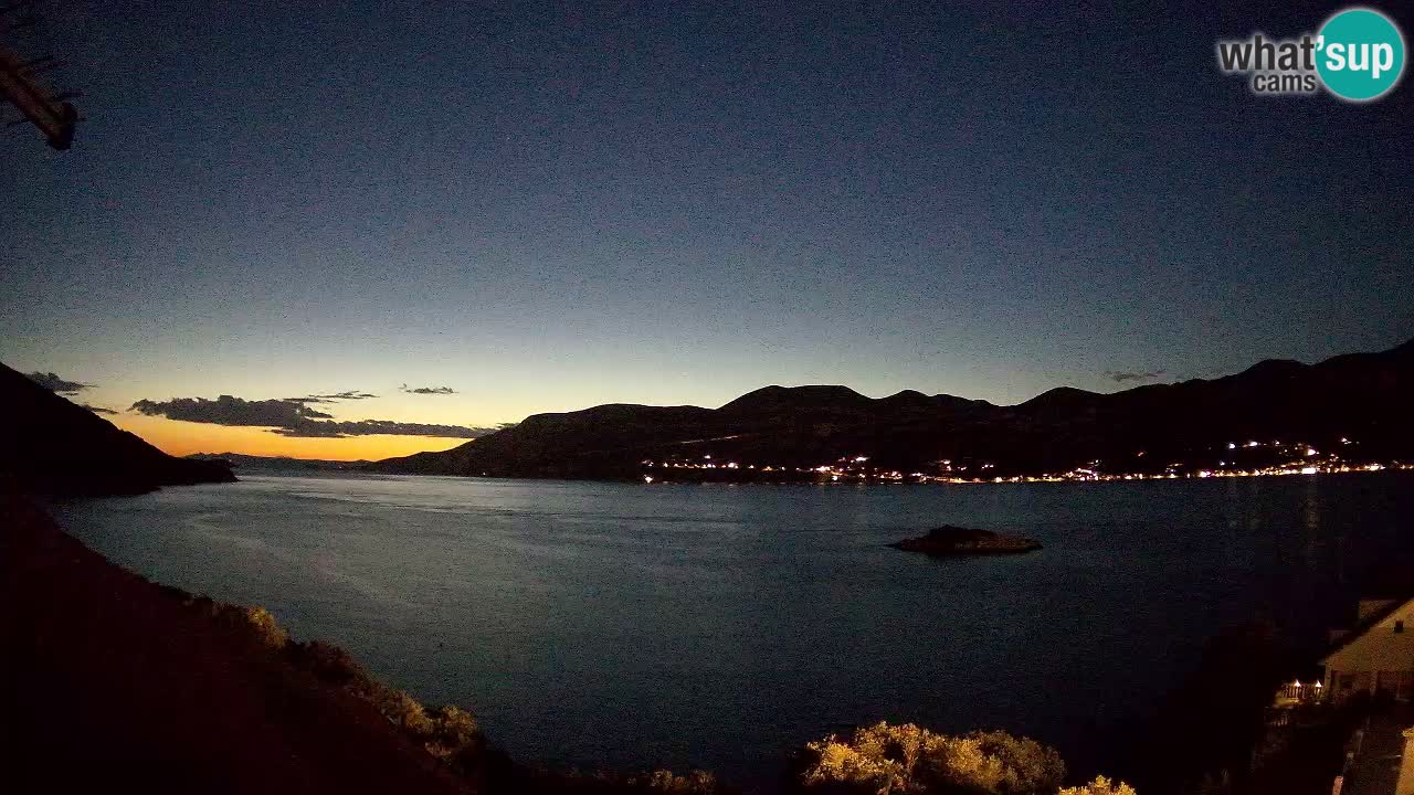 Korčula spletna kamera v živo – Tri Žala pogled na Pelješac
