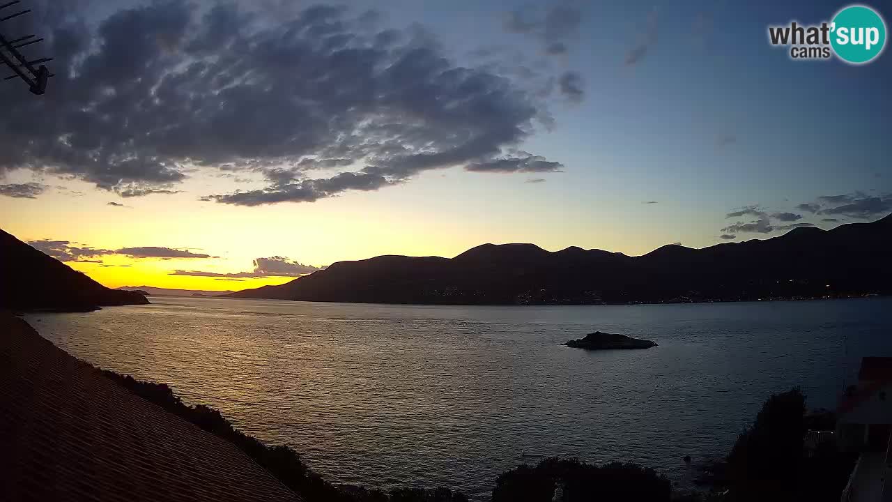 Korčula spletna kamera v živo – Tri Žala pogled na Pelješac