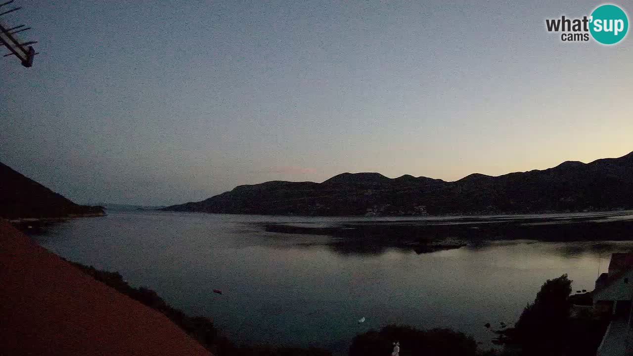 Korčula spletna kamera v živo – Tri Žala pogled na Pelješac