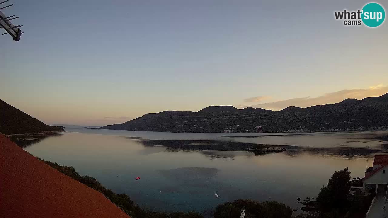 Korčula spletna kamera v živo – Tri Žala pogled na Pelješac