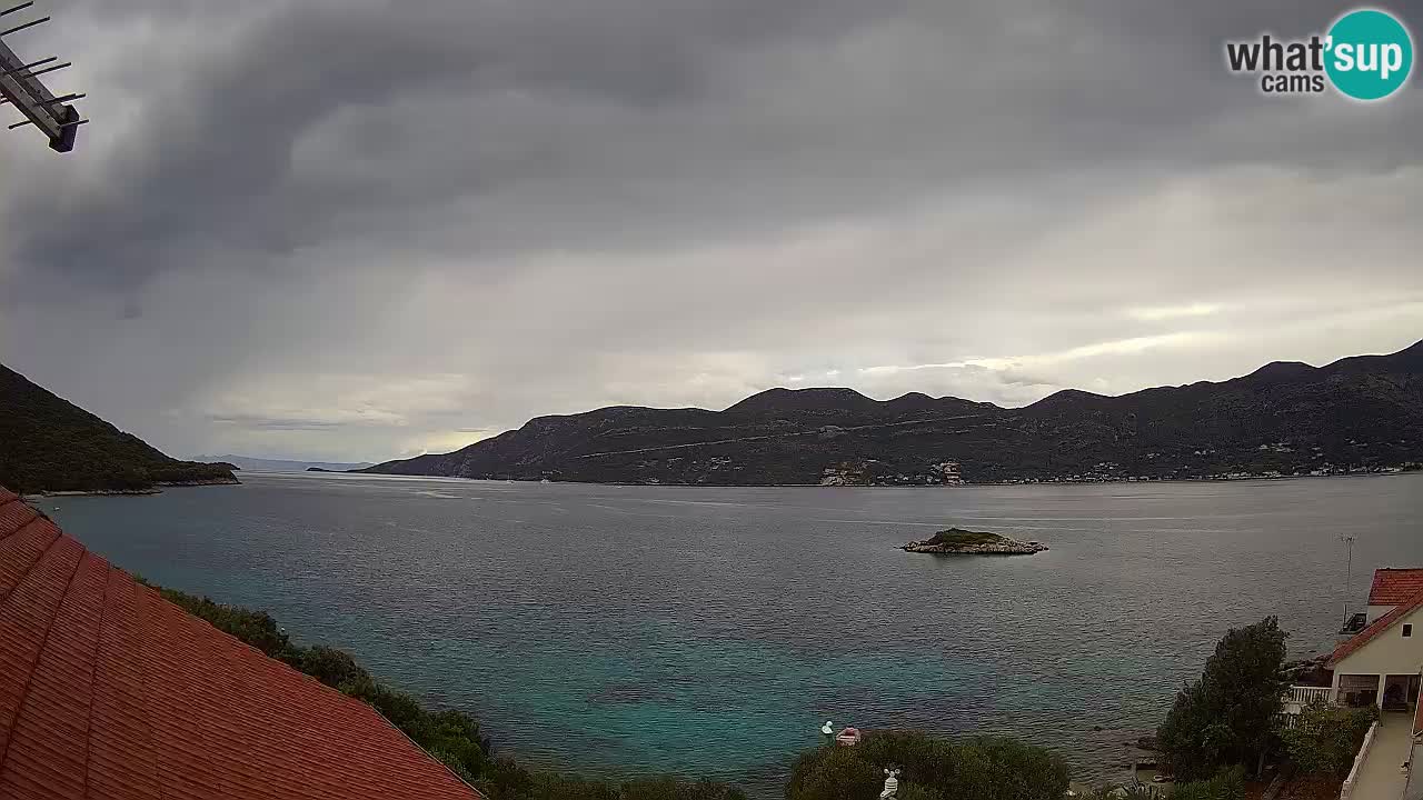 Korčula spletna kamera v živo – Tri Žala pogled na Pelješac