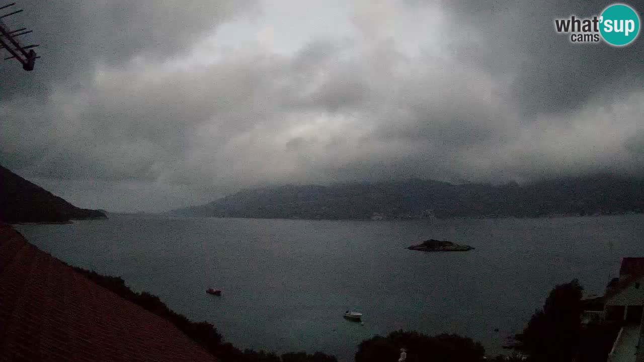 Korčula spletna kamera v živo – Tri Žala pogled na Pelješac