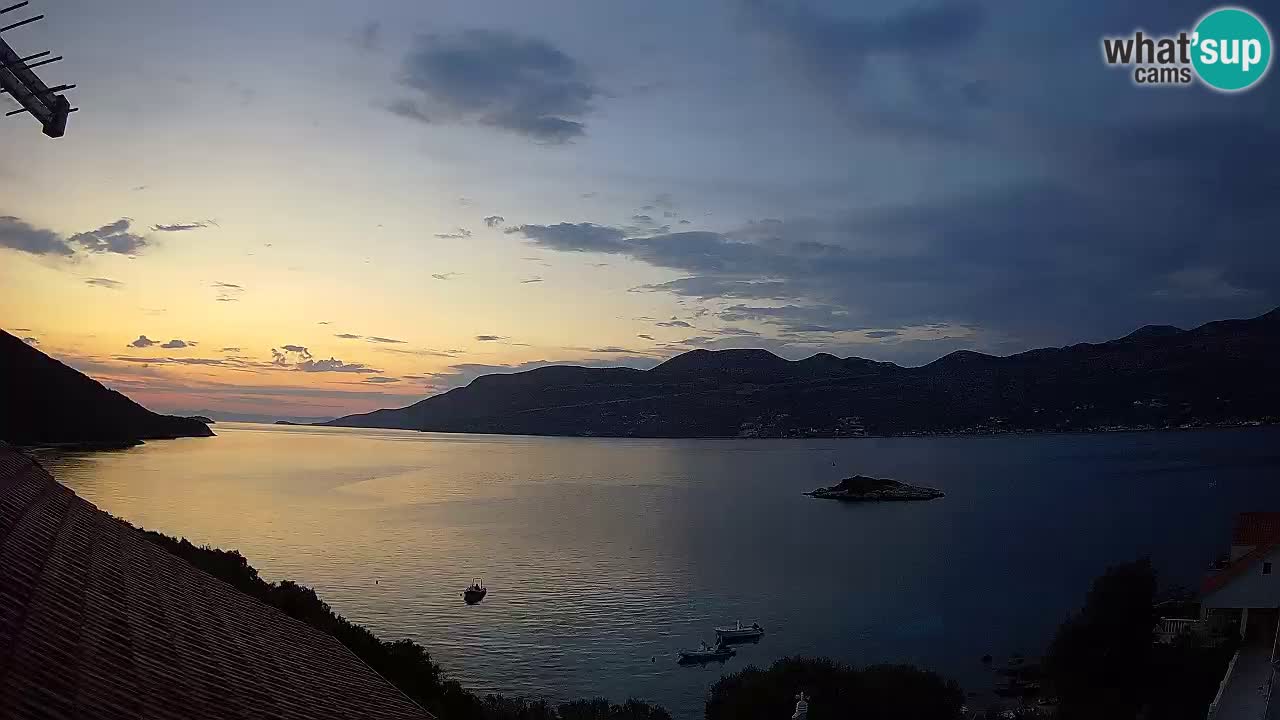 Korčula spletna kamera v živo – Tri Žala pogled na Pelješac