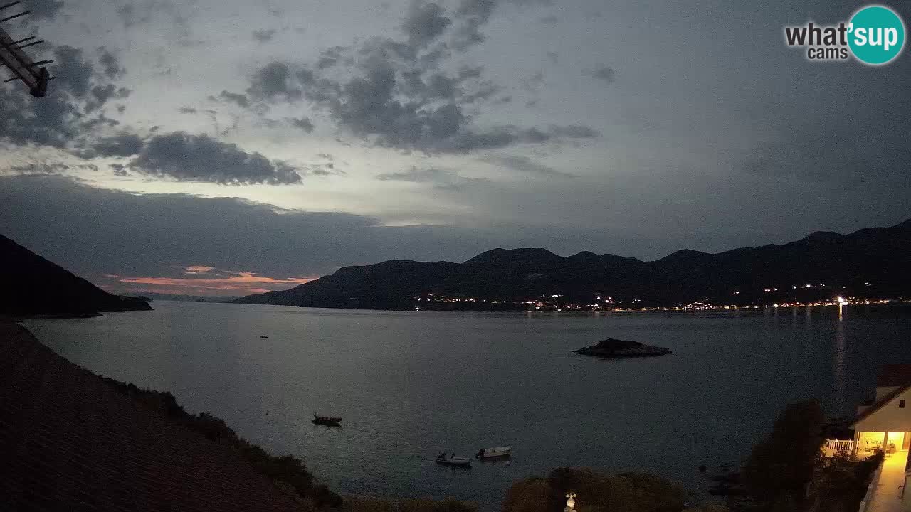 Korčula spletna kamera v živo – Tri Žala pogled na Pelješac