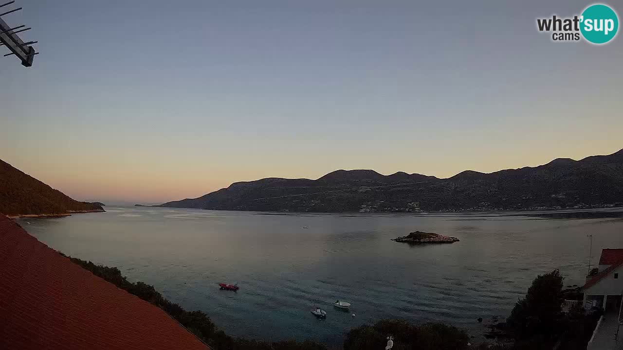 Korčula spletna kamera v živo – Tri Žala pogled na Pelješac