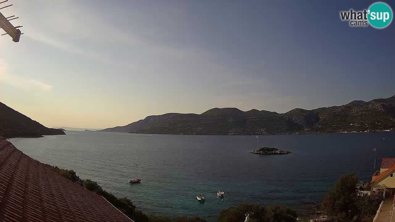 Korčula spletna kamera v živo – Tri Žala pogled na Pelješac