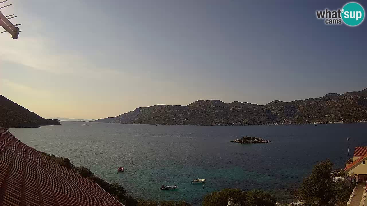 Korčula spletna kamera v živo – Tri Žala pogled na Pelješac