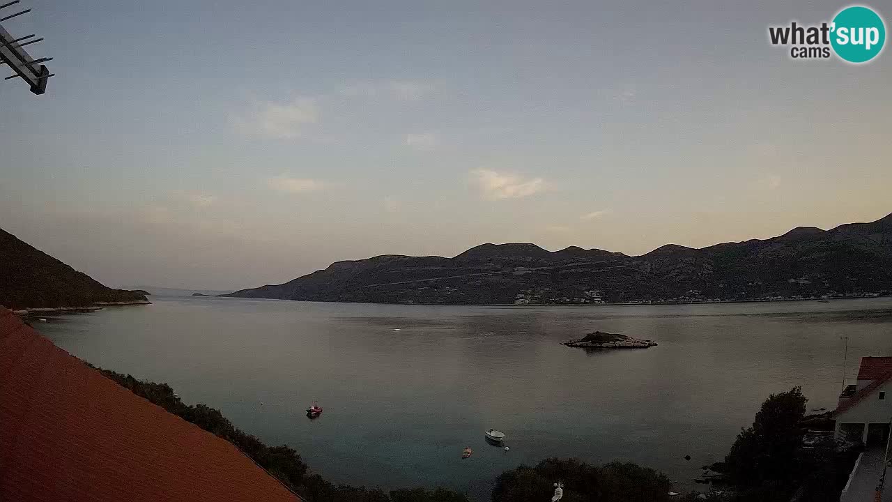Korčula spletna kamera v živo – Tri Žala pogled na Pelješac