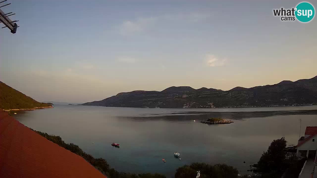Korčula spletna kamera v živo – Tri Žala pogled na Pelješac