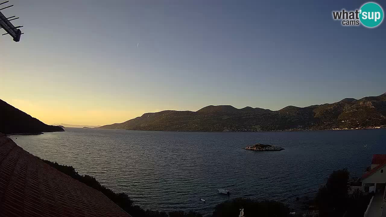 Korčula spletna kamera v živo – Tri Žala pogled na Pelješac