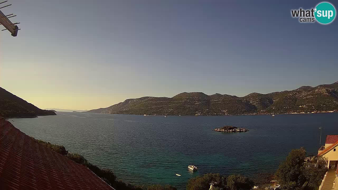 Korčula spletna kamera v živo – Tri Žala pogled na Pelješac