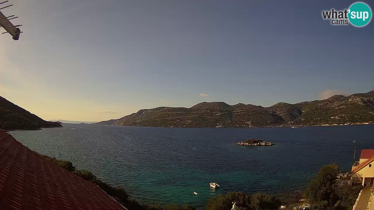 Korčula spletna kamera v živo – Tri Žala pogled na Pelješac