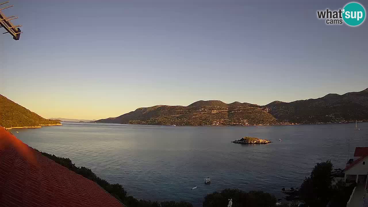Korčula spletna kamera v živo – Tri Žala pogled na Pelješac
