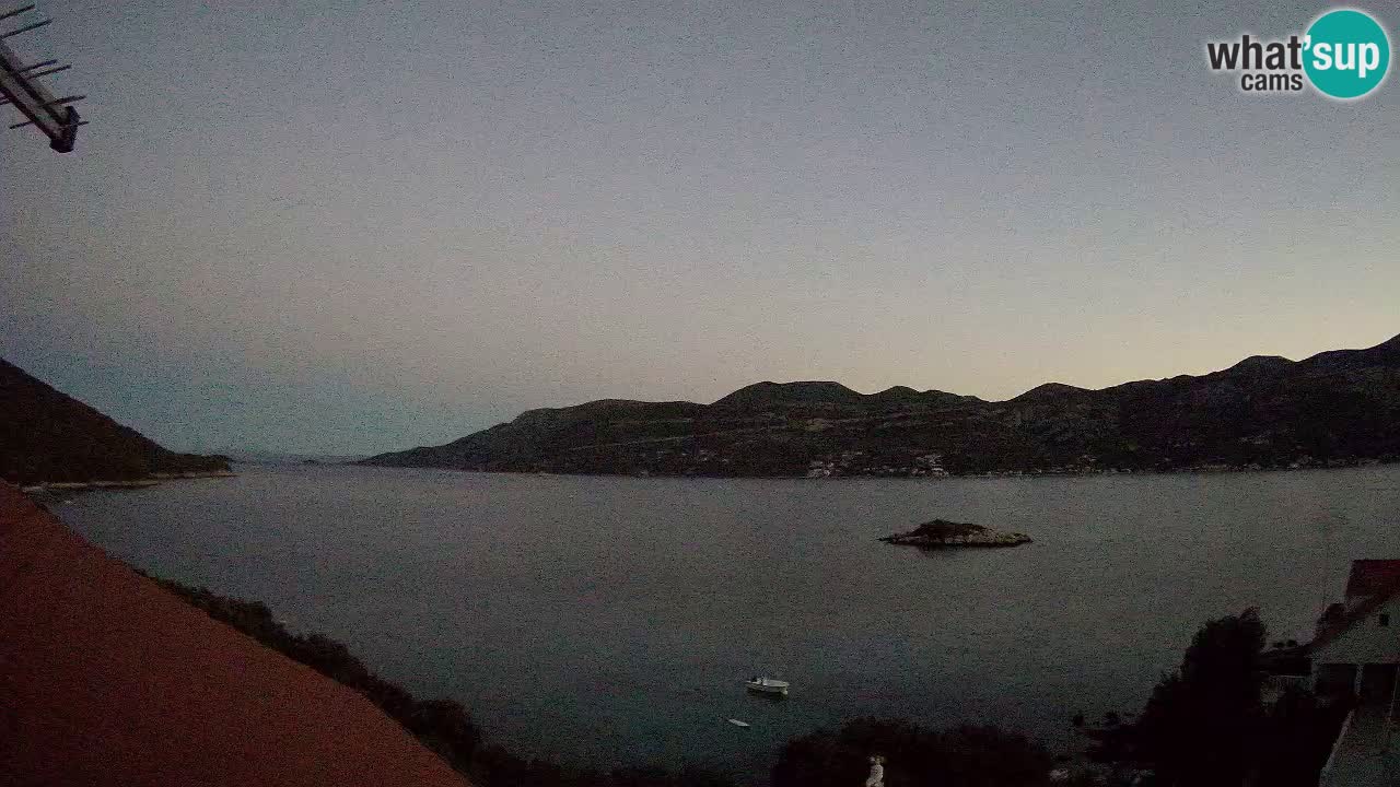Korčula spletna kamera v živo – Tri Žala pogled na Pelješac