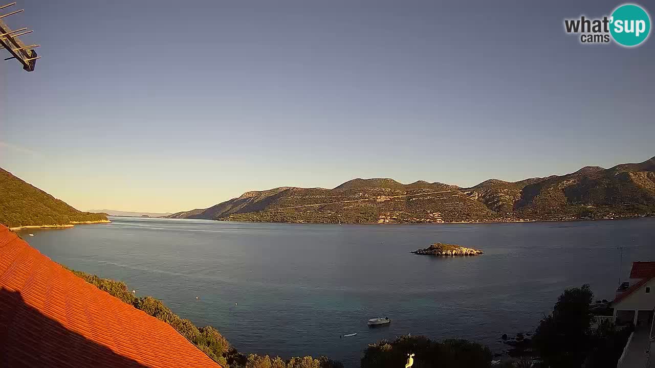 Korčula spletna kamera v živo – Tri Žala pogled na Pelješac