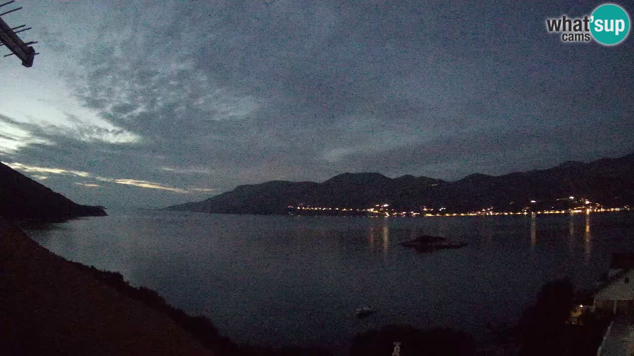 Korčula spletna kamera v živo – Tri Žala pogled na Pelješac