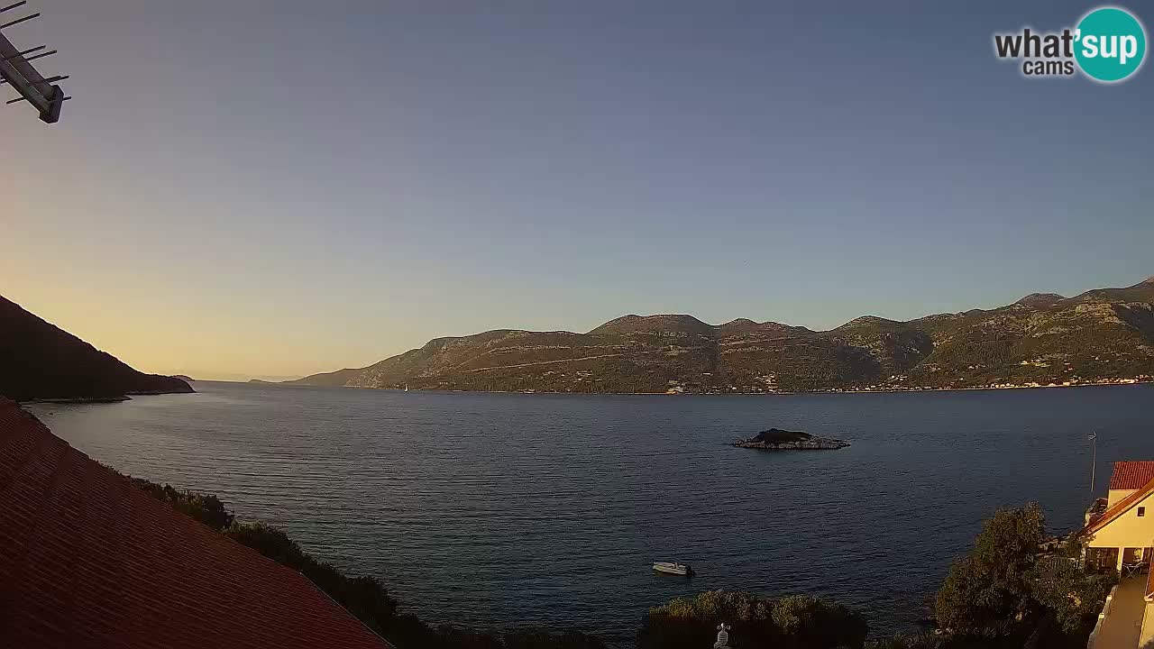 Korčula spletna kamera v živo – Tri Žala pogled na Pelješac