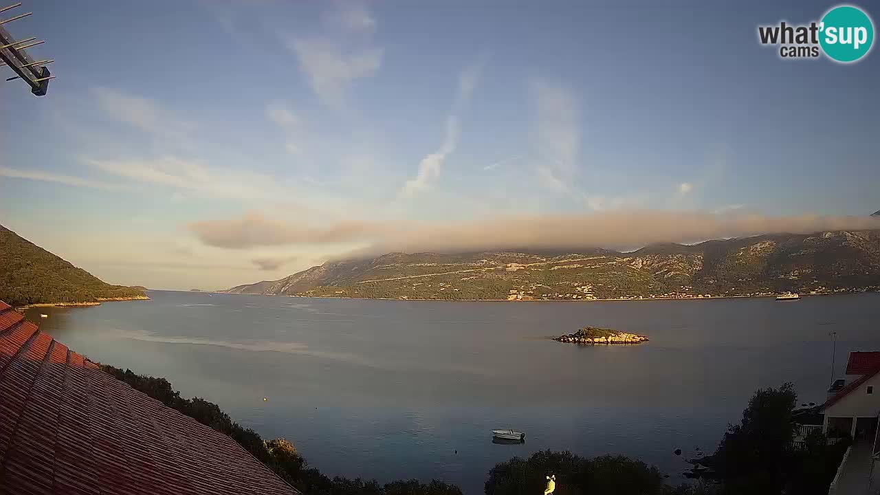 Korčula spletna kamera v živo – Tri Žala pogled na Pelješac
