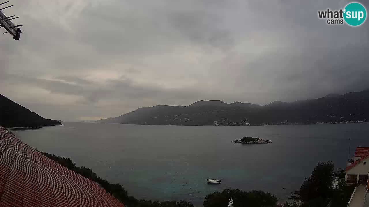 Korčula spletna kamera v živo – Tri Žala pogled na Pelješac