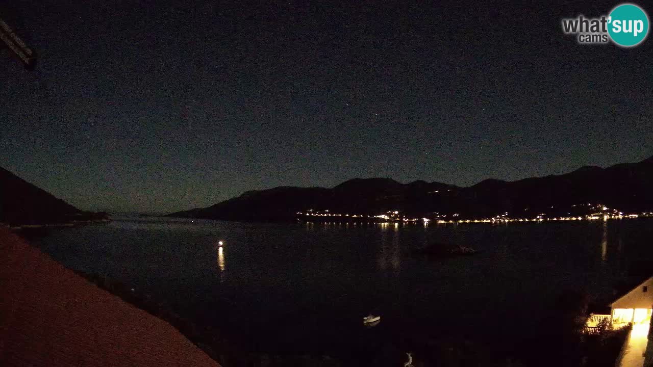 Korčula spletna kamera v živo – Tri Žala pogled na Pelješac
