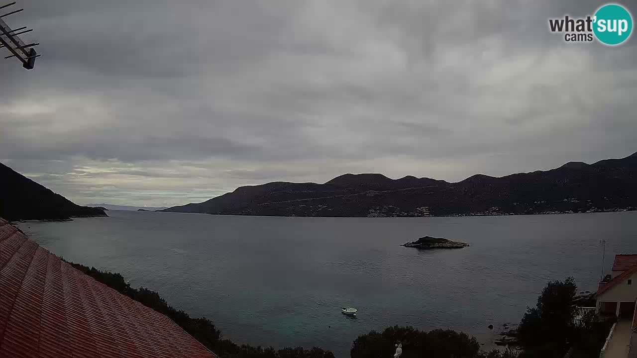 Korčula spletna kamera v živo – Tri Žala pogled na Pelješac