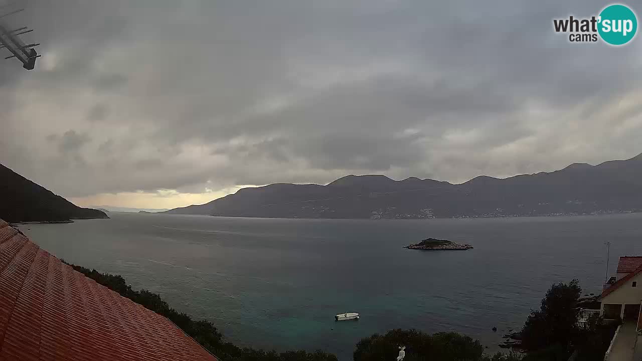 Korčula spletna kamera v živo – Tri Žala pogled na Pelješac