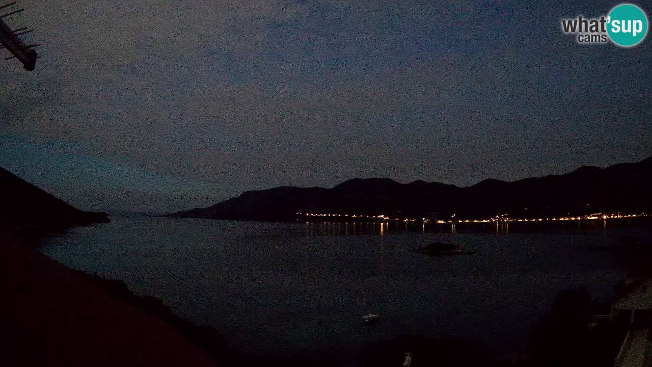 Korčula spletna kamera v živo – Tri Žala pogled na Pelješac