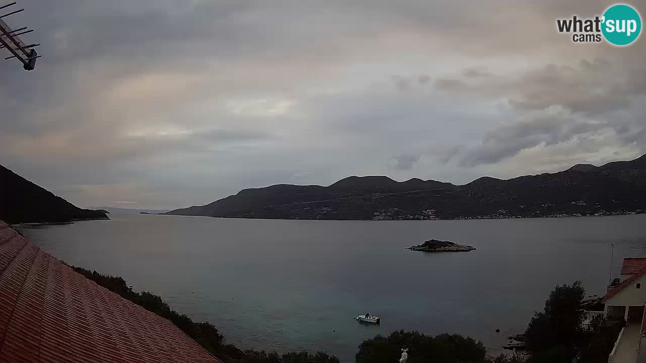 Korčula spletna kamera v živo – Tri Žala pogled na Pelješac