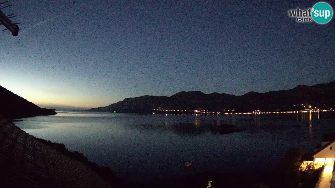 Korčula spletna kamera v živo – Tri Žala pogled na Pelješac