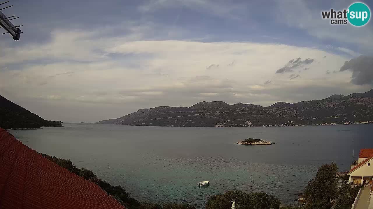 Korčula spletna kamera v živo – Tri Žala pogled na Pelješac