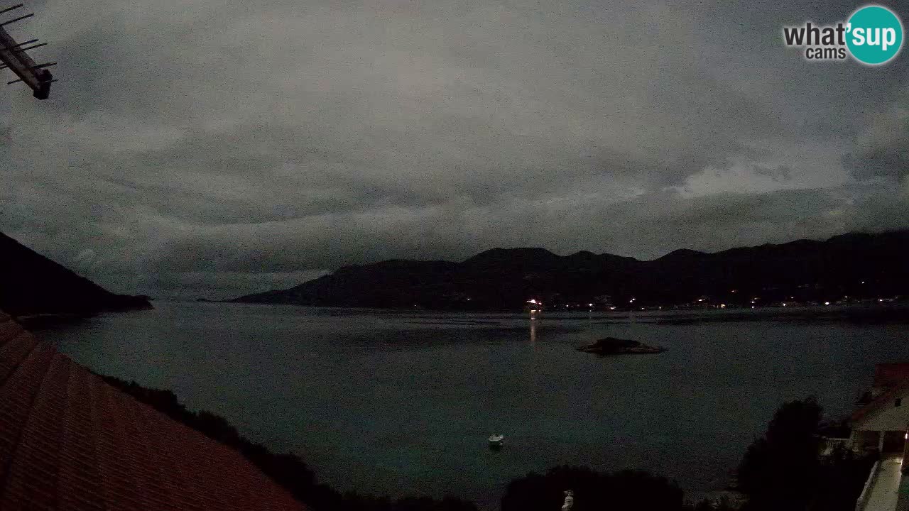Korčula spletna kamera v živo – Tri Žala pogled na Pelješac