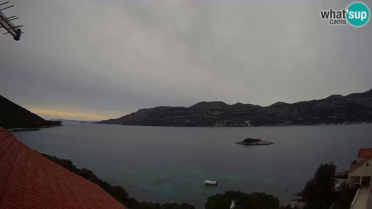 Korčula spletna kamera v živo – Tri Žala pogled na Pelješac