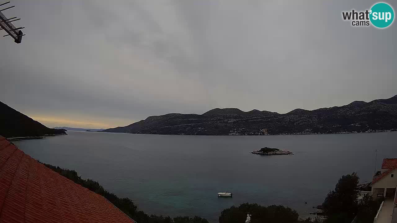 Korčula spletna kamera v živo – Tri Žala pogled na Pelješac