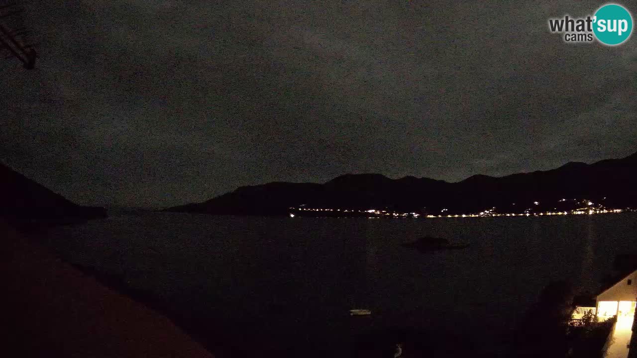 Korčula spletna kamera v živo – Tri Žala pogled na Pelješac