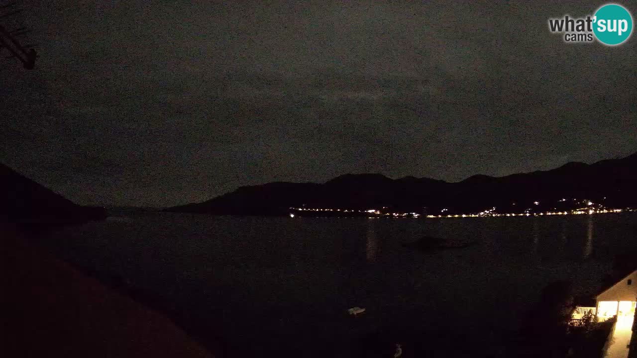 Korčula spletna kamera v živo – Tri Žala pogled na Pelješac