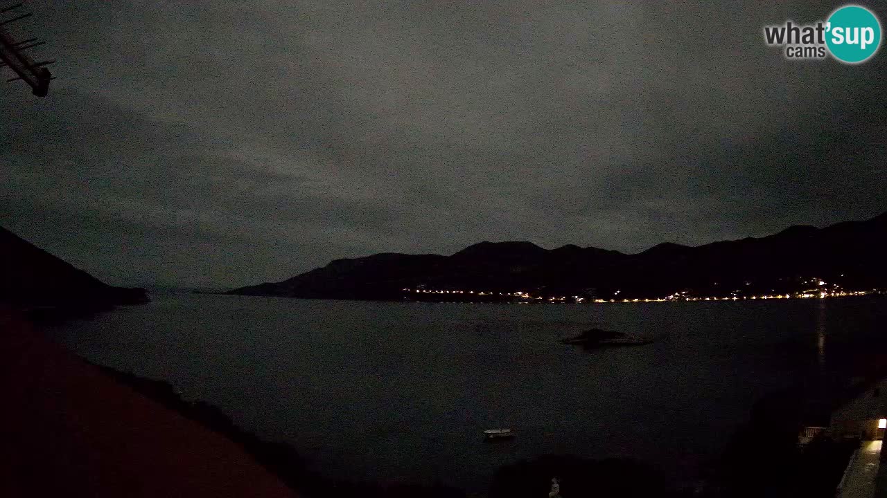 Korčula spletna kamera v živo – Tri Žala pogled na Pelješac