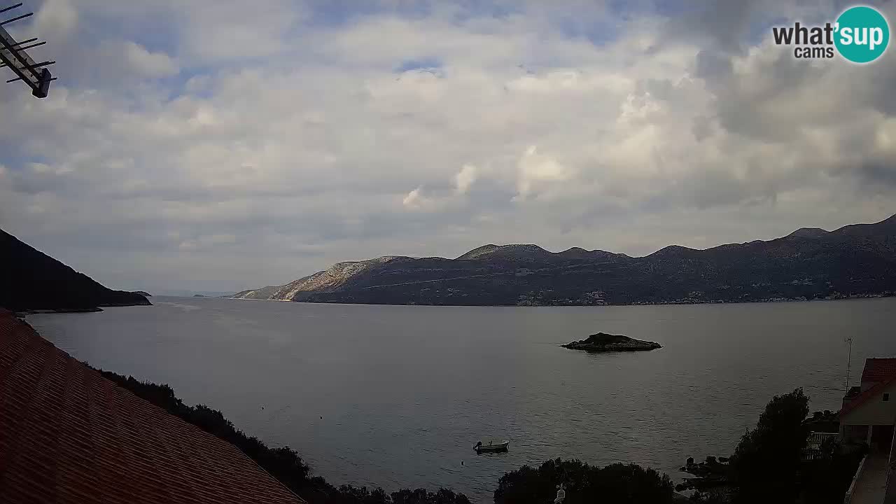 Korčula spletna kamera v živo – Tri Žala pogled na Pelješac