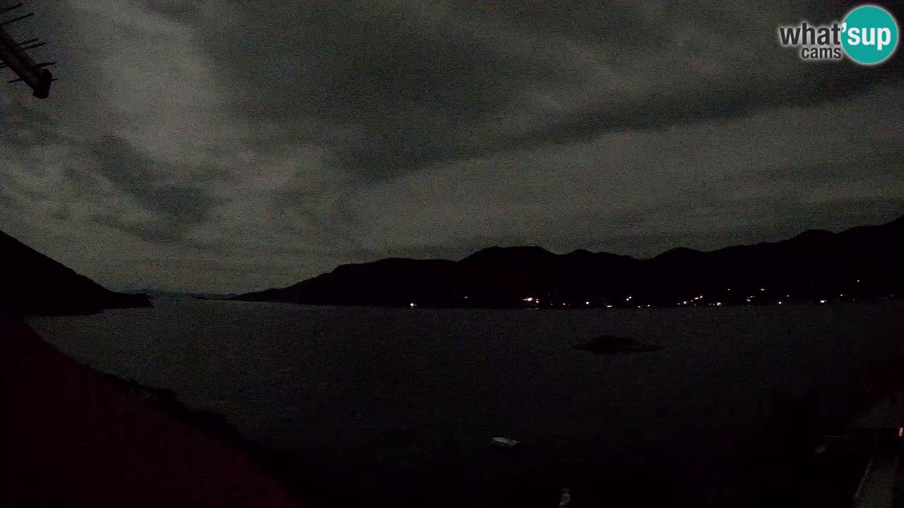 Korčula spletna kamera v živo – Tri Žala pogled na Pelješac