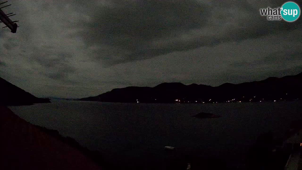 Korčula spletna kamera v živo – Tri Žala pogled na Pelješac