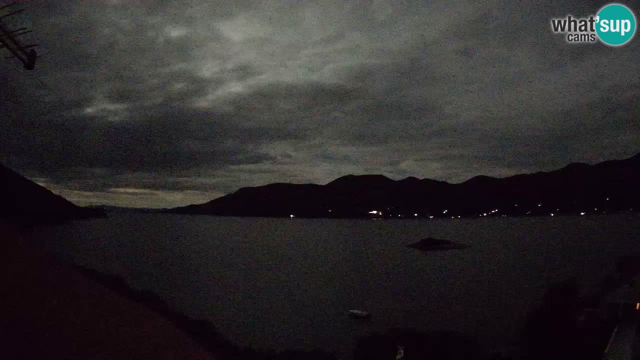 Korčula spletna kamera v živo – Tri Žala pogled na Pelješac