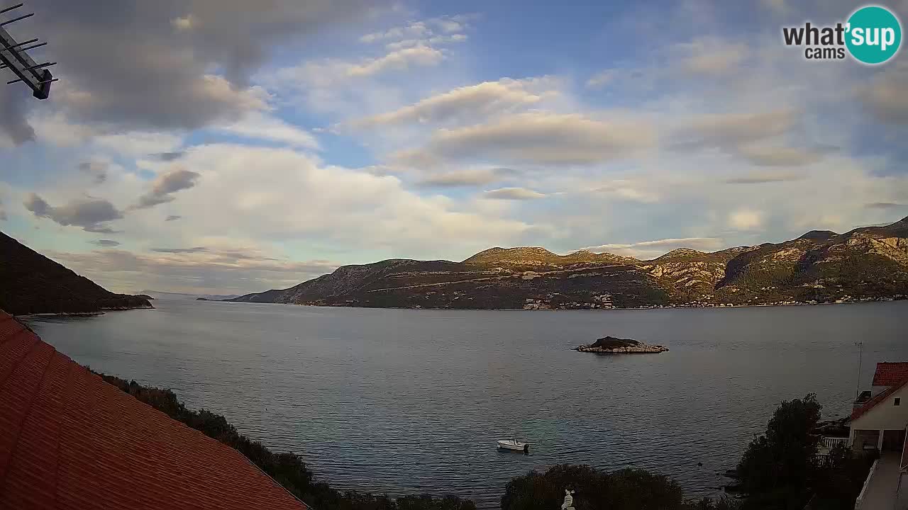 Korčula spletna kamera v živo – Tri Žala pogled na Pelješac