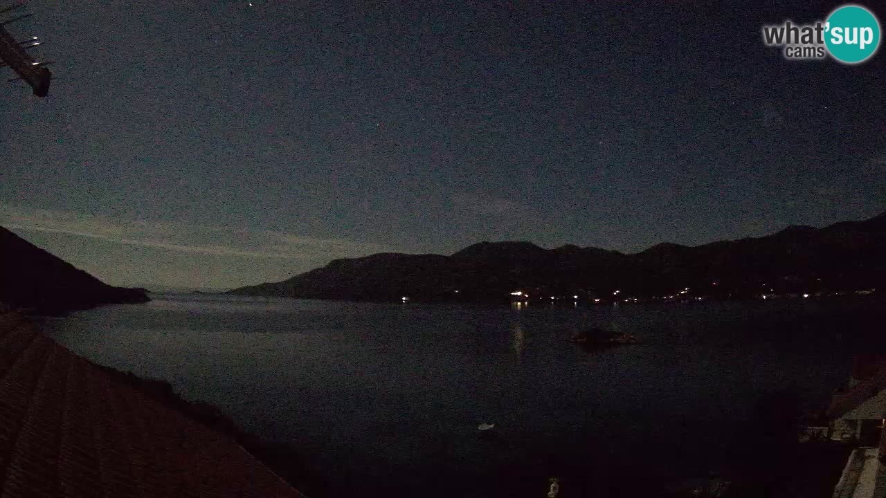 Korčula spletna kamera v živo – Tri Žala pogled na Pelješac