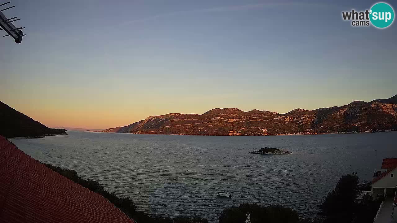 Korčula spletna kamera v živo – Tri Žala pogled na Pelješac