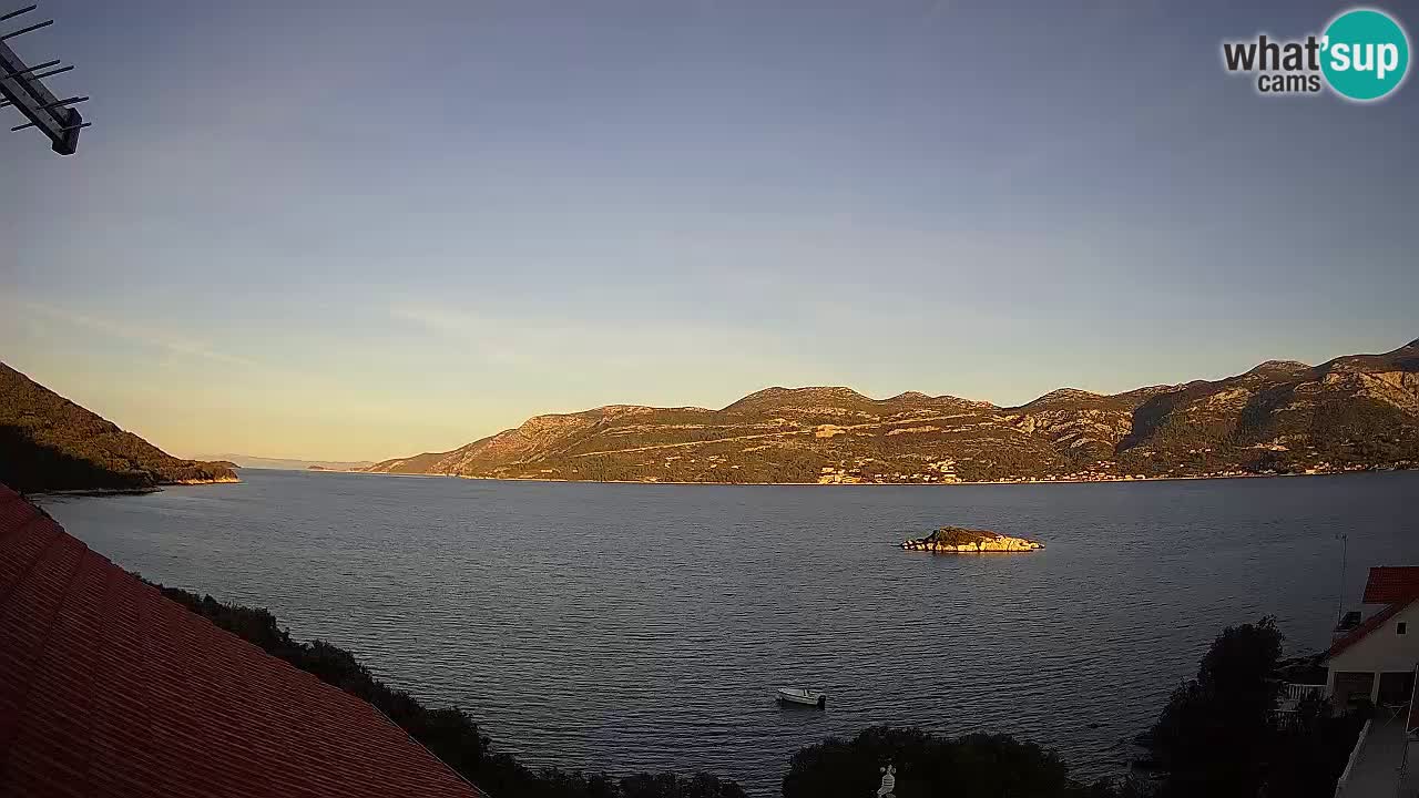 Korčula spletna kamera v živo – Tri Žala pogled na Pelješac