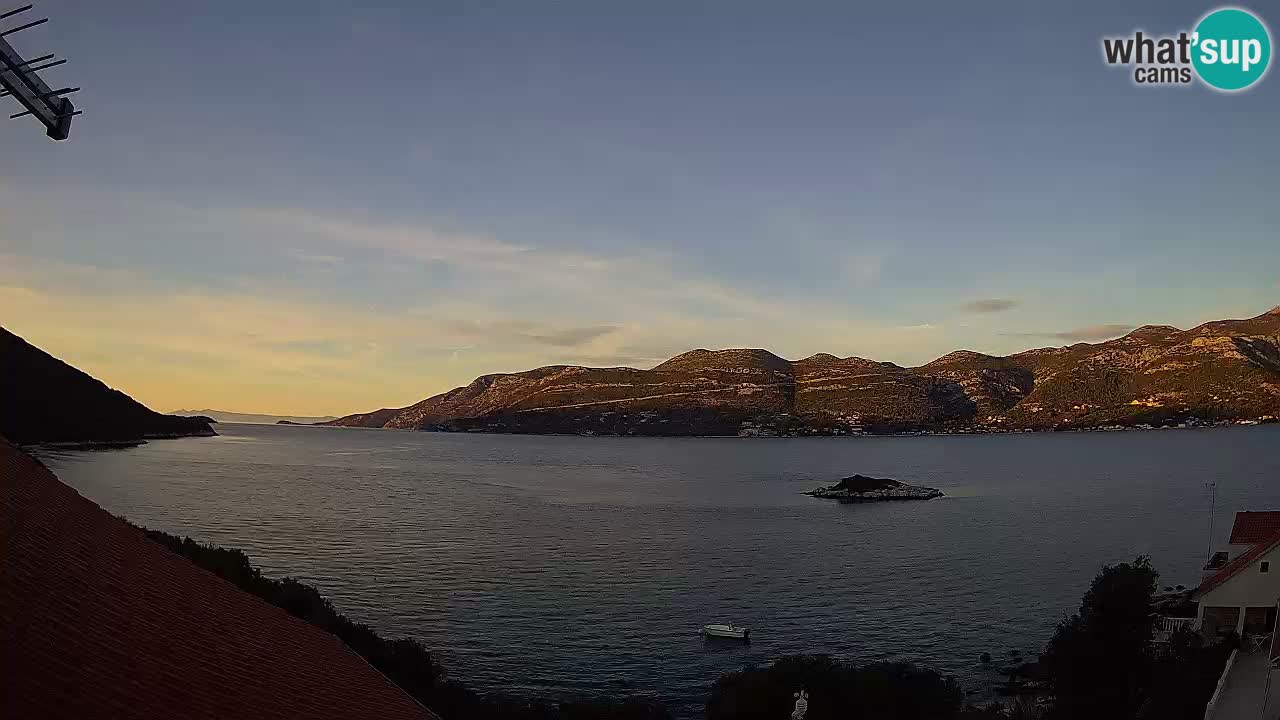 Korčula spletna kamera v živo – Tri Žala pogled na Pelješac